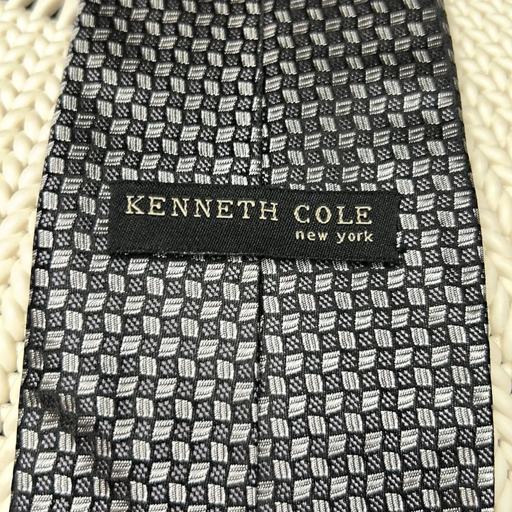 Kenneth Cole Tie - Picture 4 of 6
